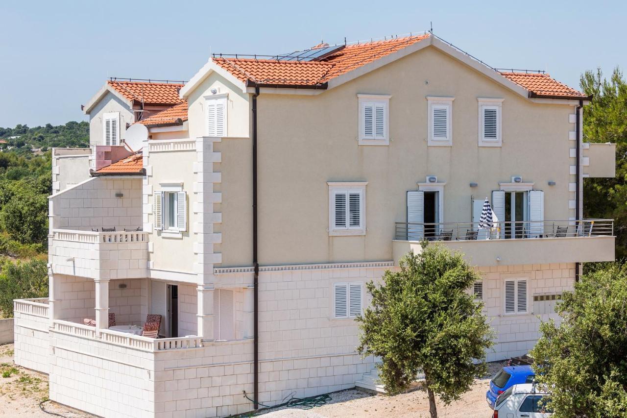 Apartments And Rooms With Parking Space Rogoznica - 10339 Bagian luar foto
