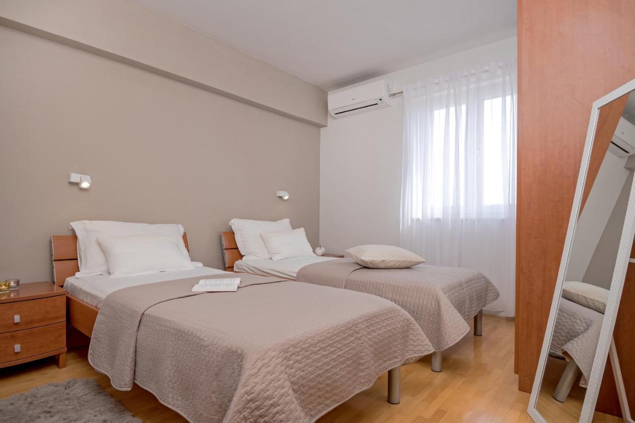 Apartments And Rooms With Parking Space Rogoznica - 10339 Bagian luar foto