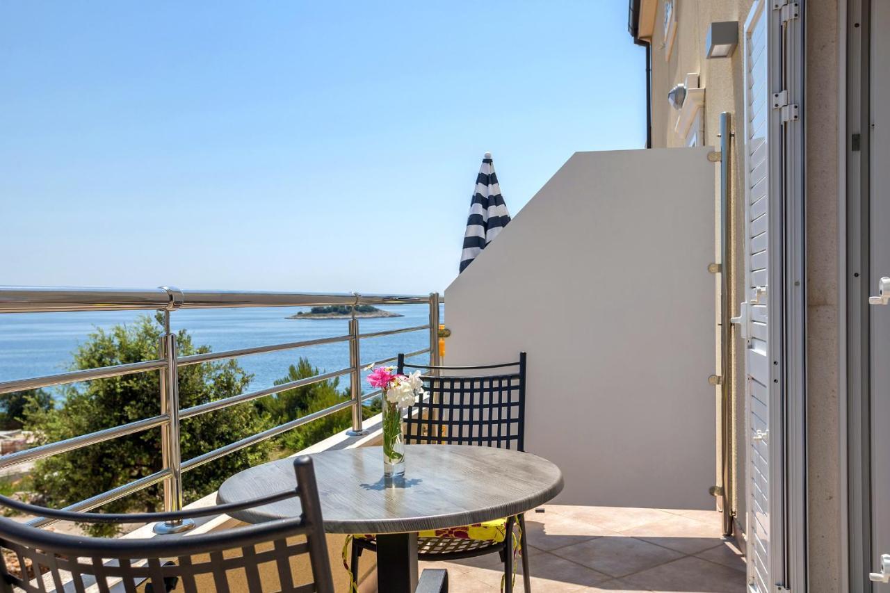 Apartments And Rooms With Parking Space Rogoznica - 10339 Bagian luar foto