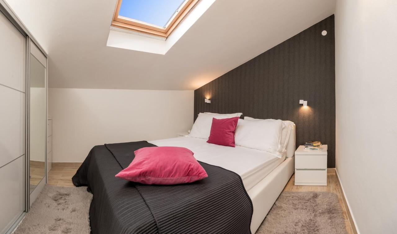 Apartments And Rooms With Parking Space Rogoznica - 10339 Bagian luar foto