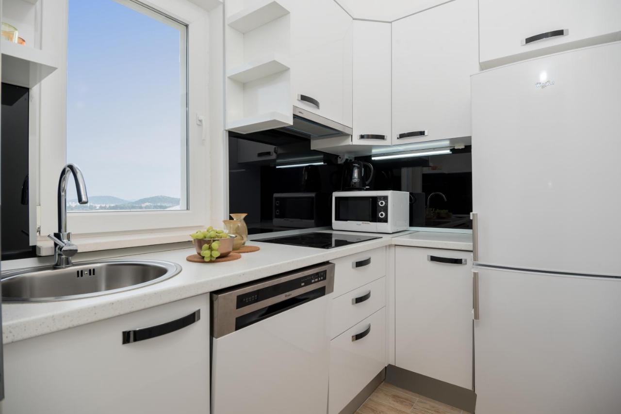 Apartments And Rooms With Parking Space Rogoznica - 10339 Bagian luar foto