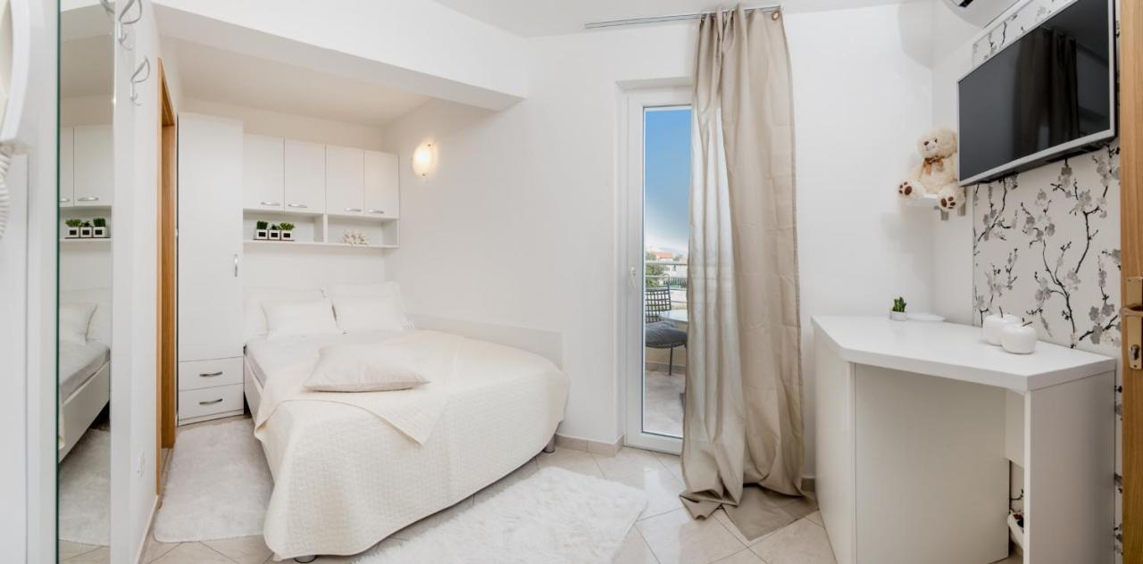 Apartments And Rooms With Parking Space Rogoznica - 10339 Bagian luar foto