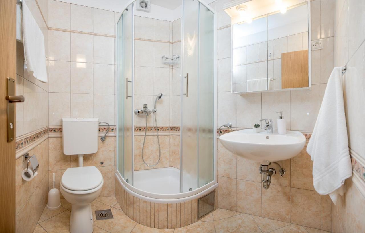 Apartments And Rooms With Parking Space Rogoznica - 10339 Bagian luar foto