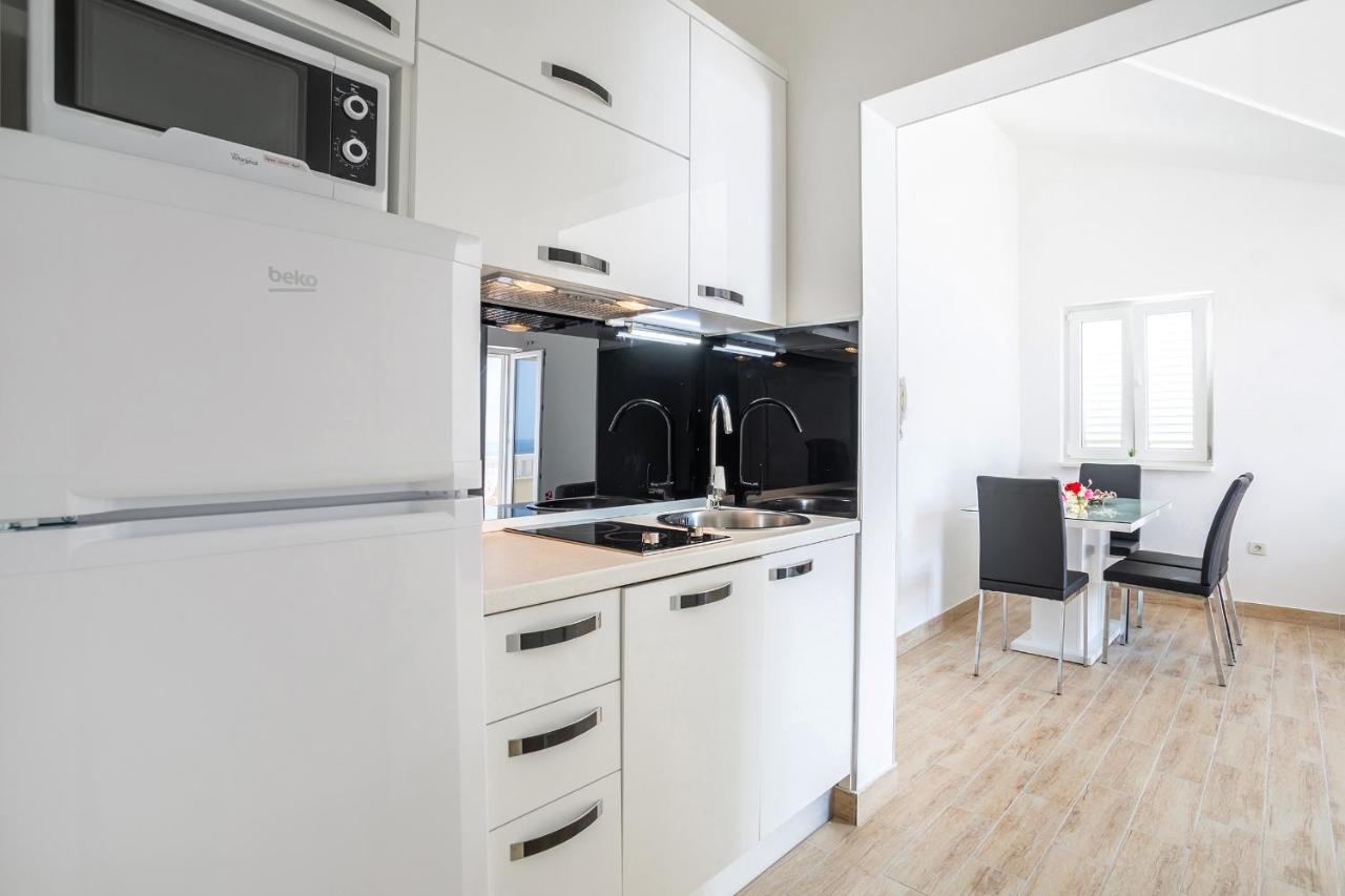 Apartments And Rooms With Parking Space Rogoznica - 10339 Bagian luar foto