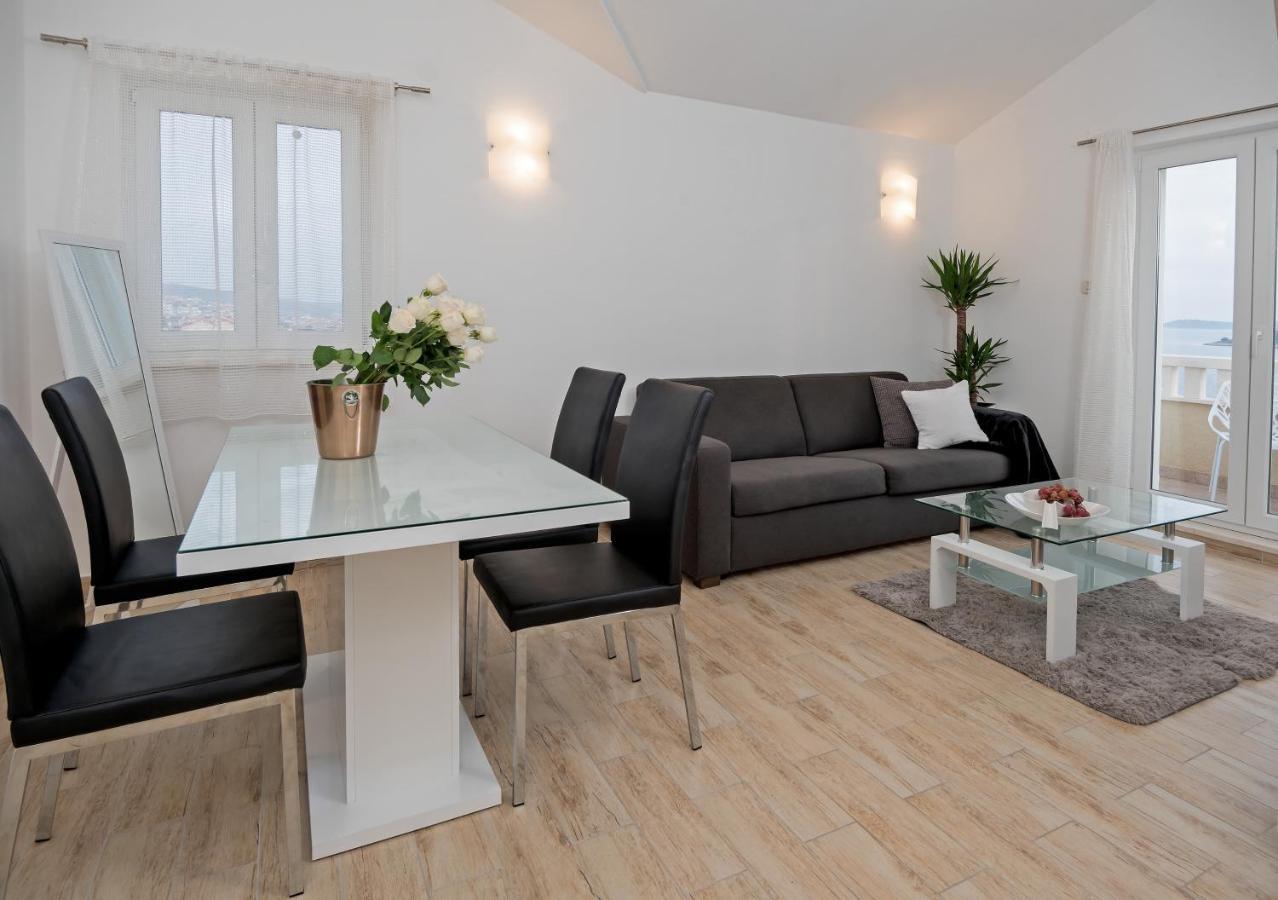 Apartments And Rooms With Parking Space Rogoznica - 10339 Bagian luar foto