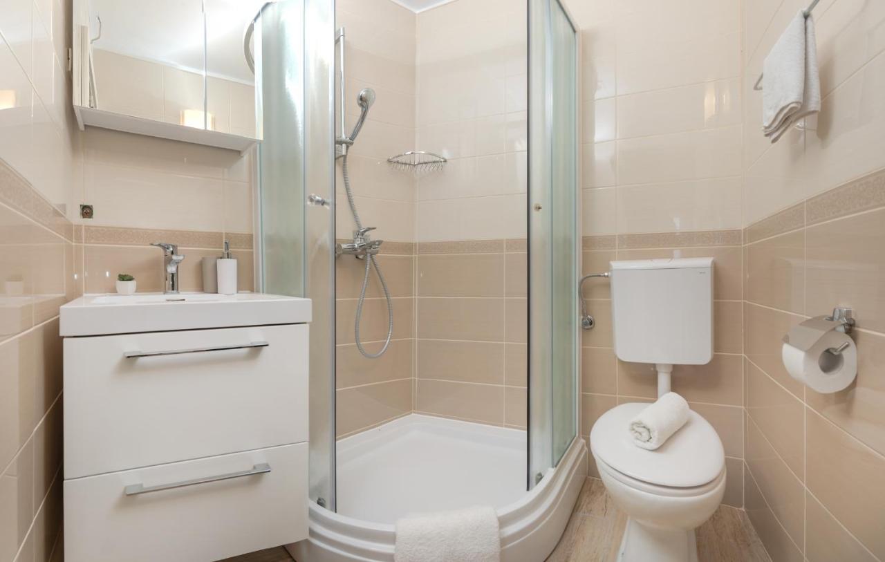 Apartments And Rooms With Parking Space Rogoznica - 10339 Bagian luar foto