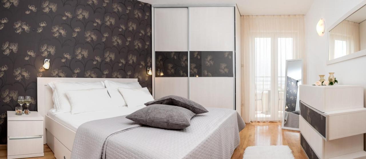 Apartments And Rooms With Parking Space Rogoznica - 10339 Bagian luar foto