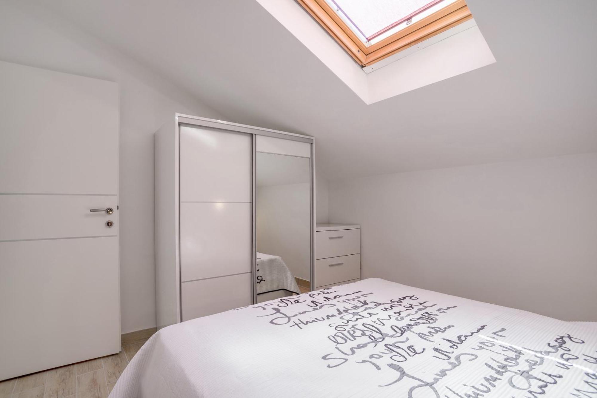 Apartments And Rooms With Parking Space Rogoznica - 10339 Ruang foto