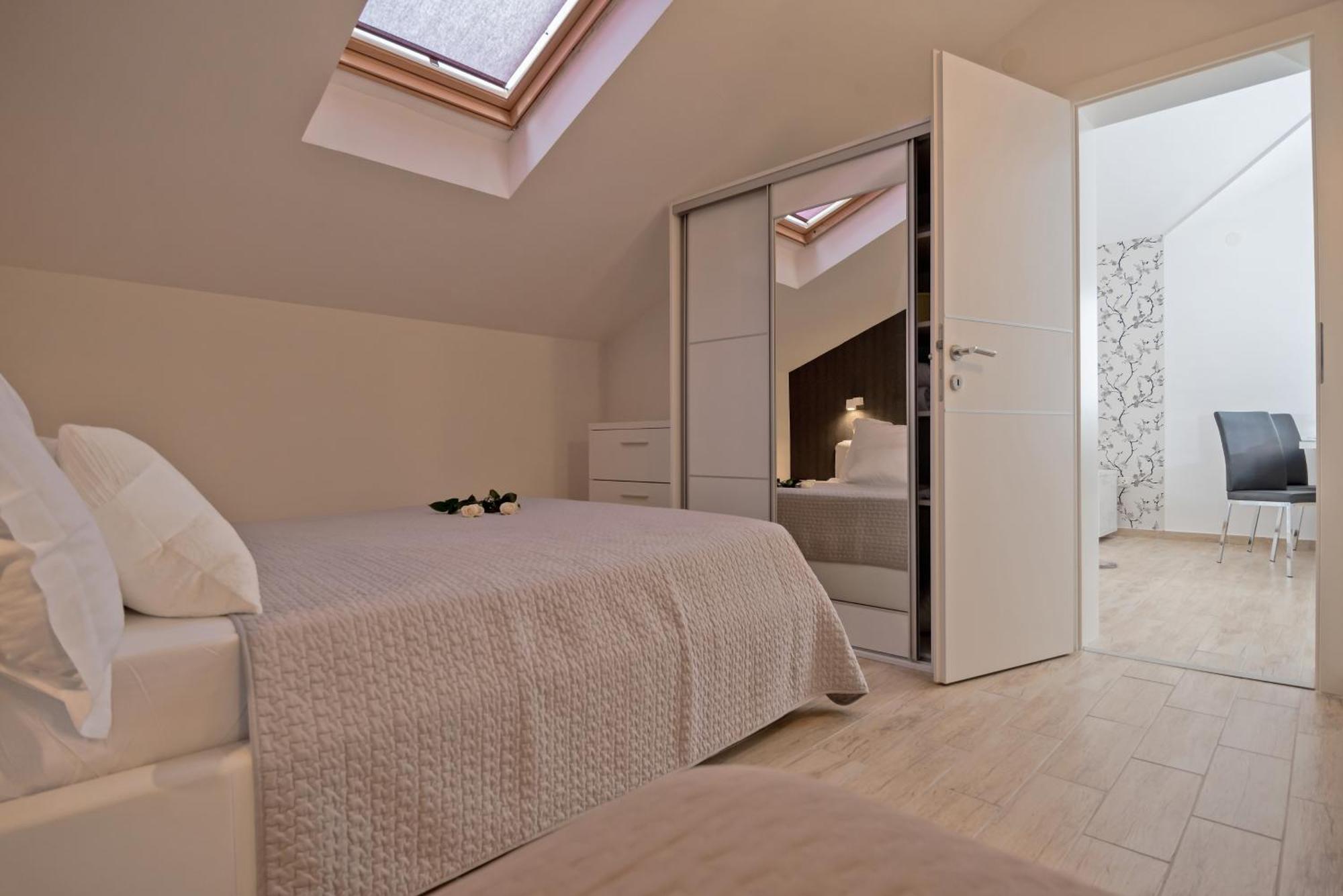 Apartments And Rooms With Parking Space Rogoznica - 10339 Ruang foto
