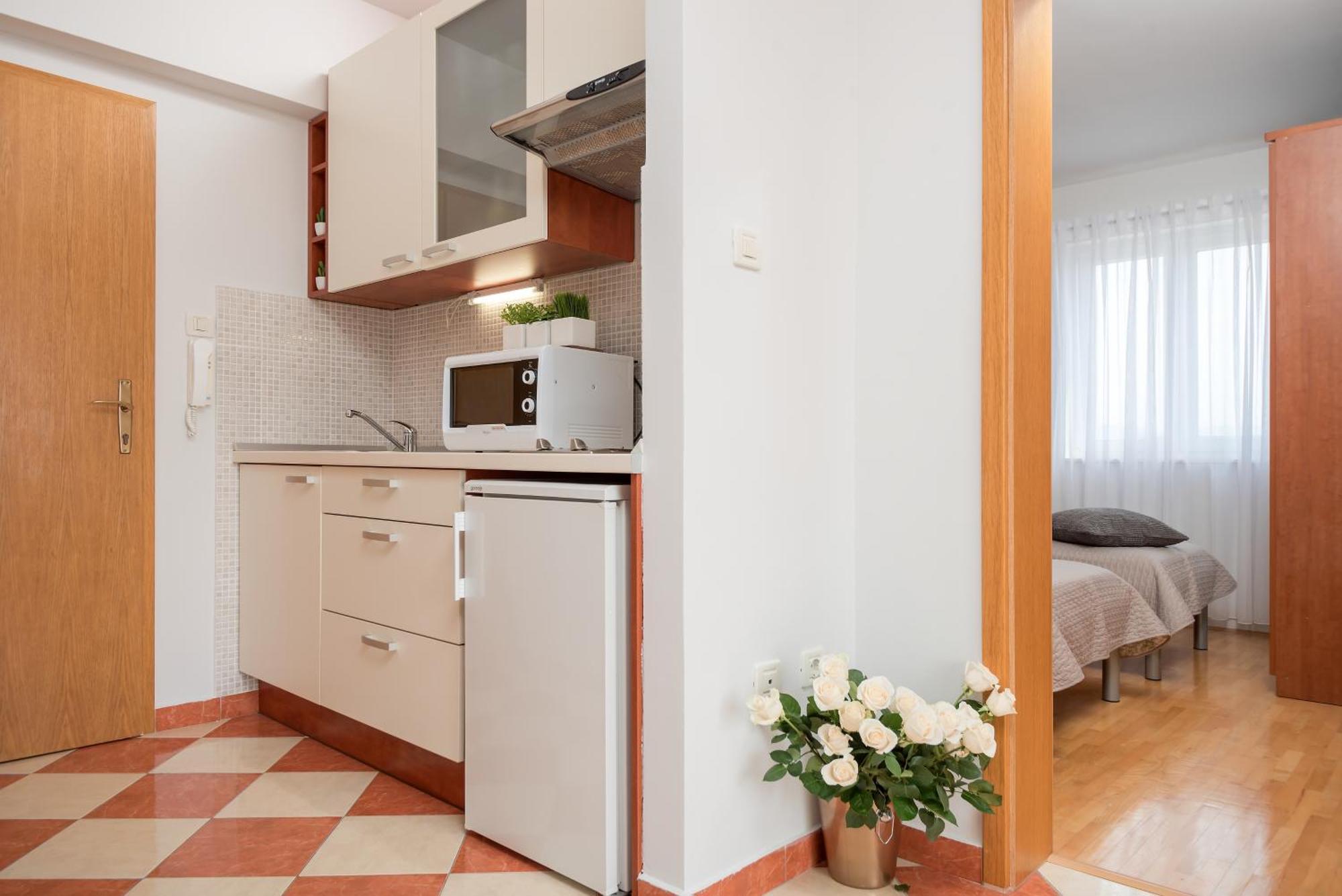 Apartments And Rooms With Parking Space Rogoznica - 10339 Ruang foto
