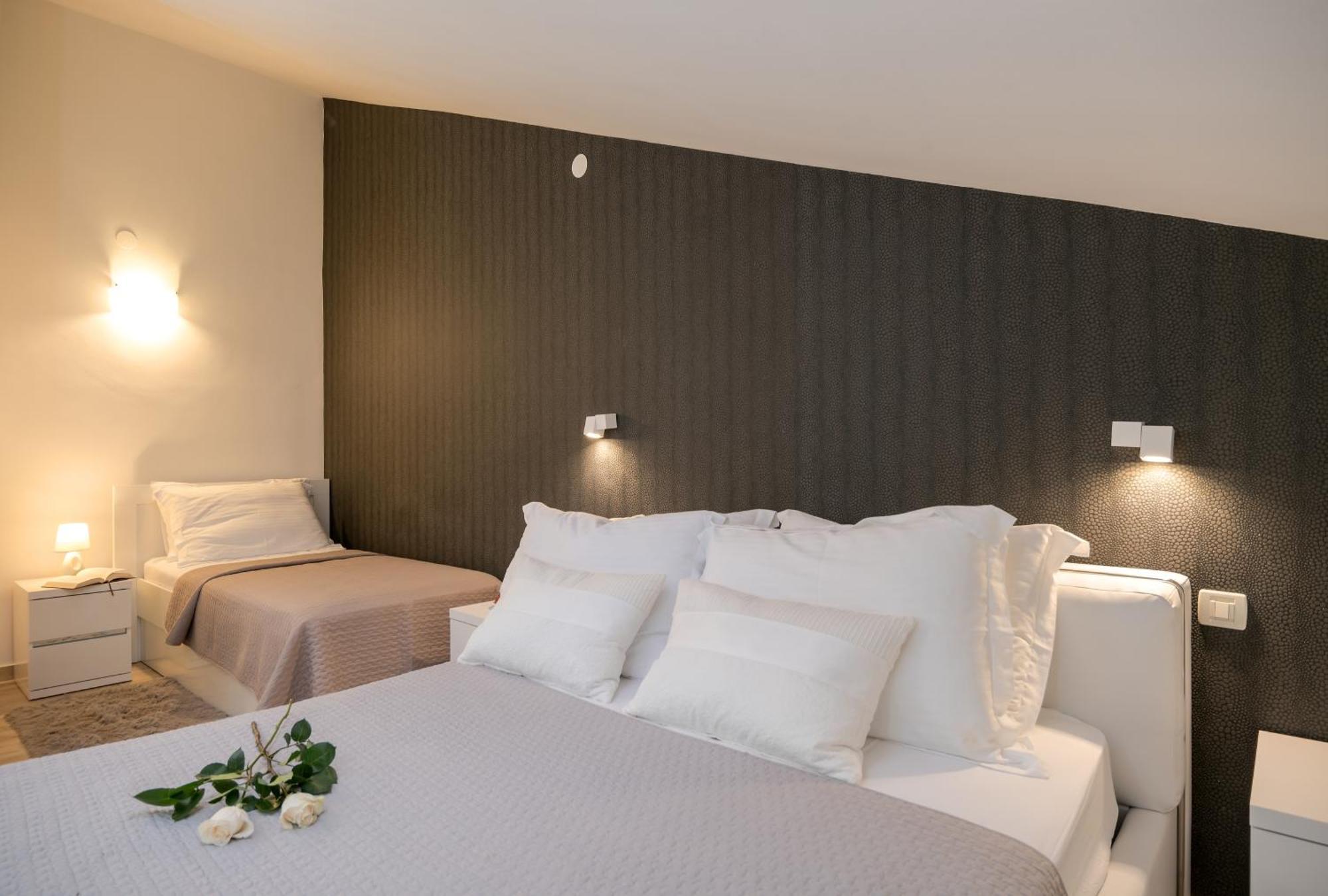 Apartments And Rooms With Parking Space Rogoznica - 10339 Ruang foto