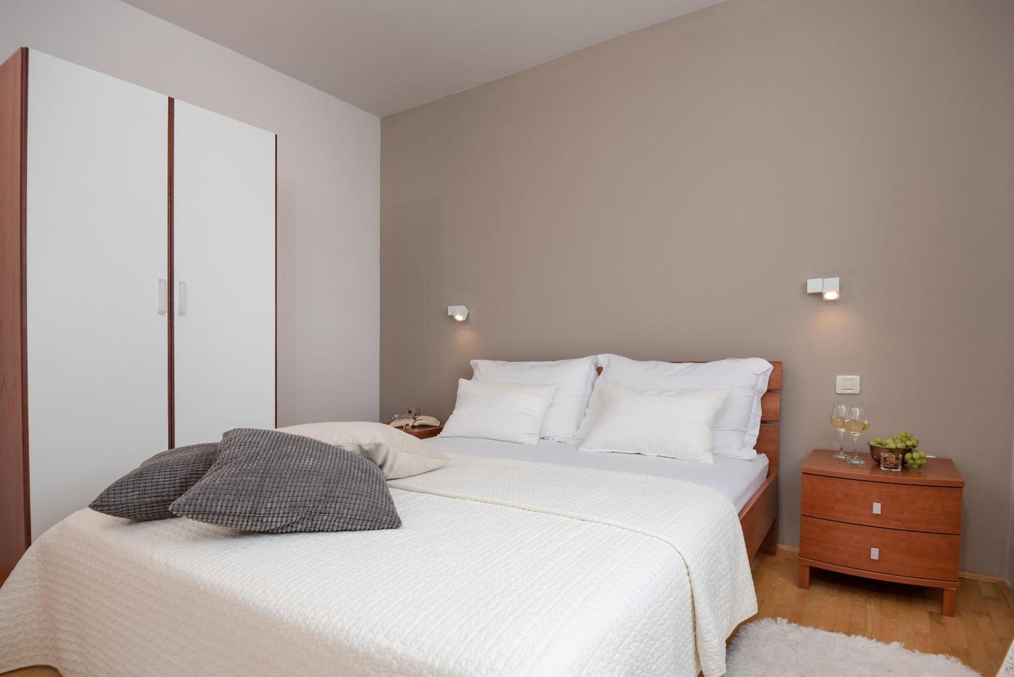 Apartments And Rooms With Parking Space Rogoznica - 10339 Ruang foto