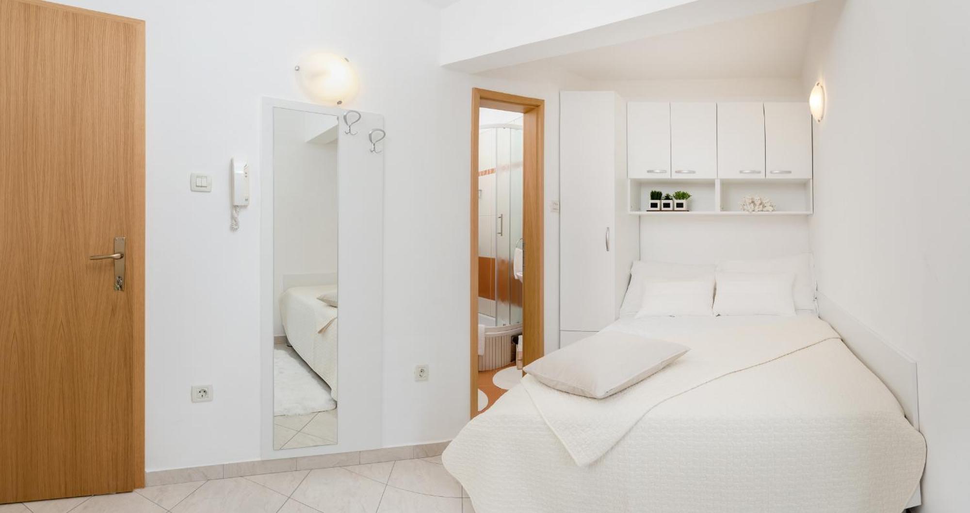 Apartments And Rooms With Parking Space Rogoznica - 10339 Ruang foto