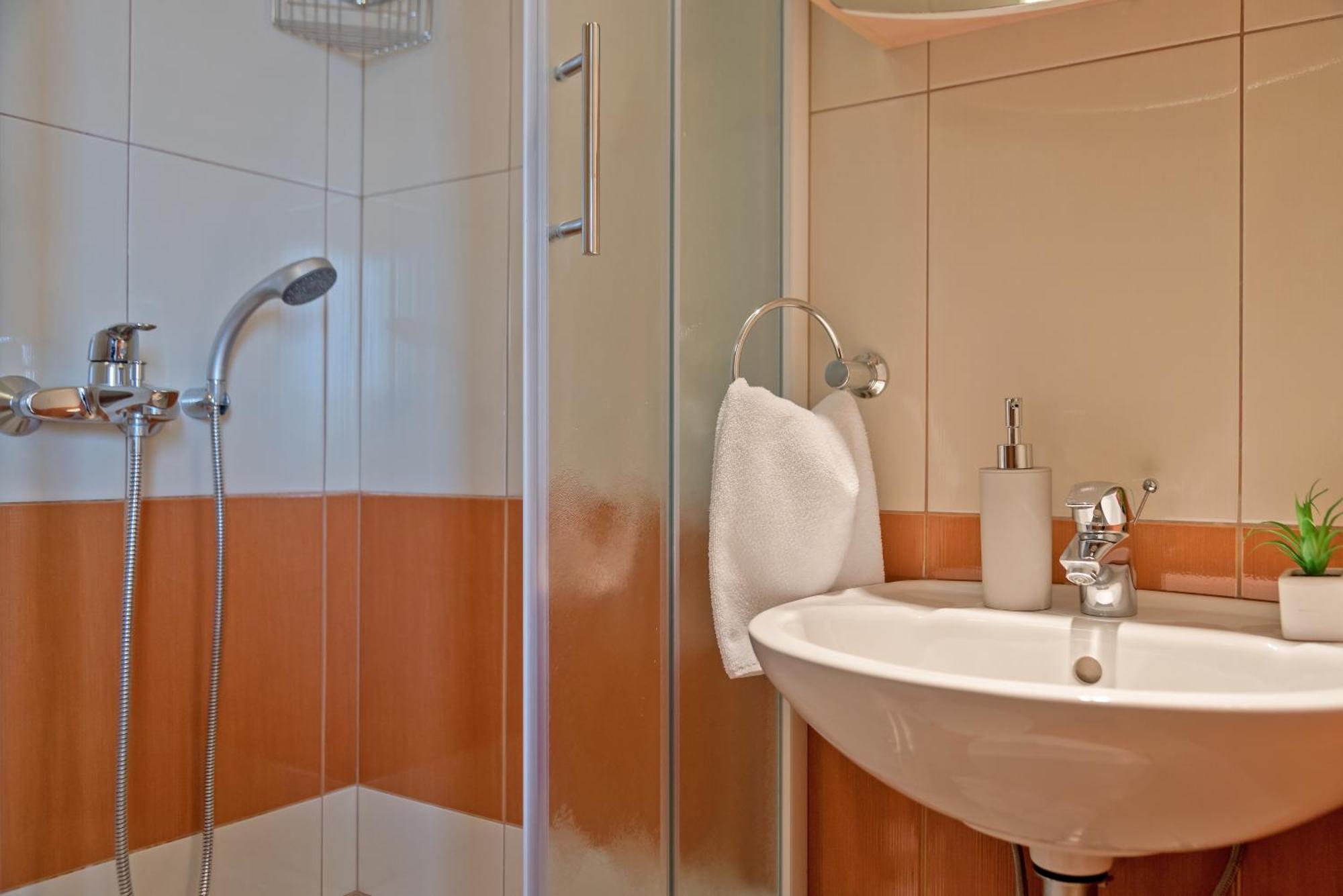 Apartments And Rooms With Parking Space Rogoznica - 10339 Ruang foto